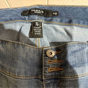 Torrid Women's Blue Ankle Jeans